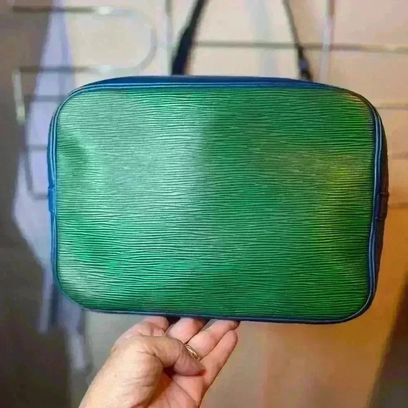 Louis Vuitton Limited Edition EPI Tri-color Neo Bucket - Picture 9 of 9